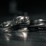 Detalle anillos de boda
