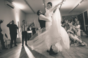 Fotografo bodas en el baile y la fiesta