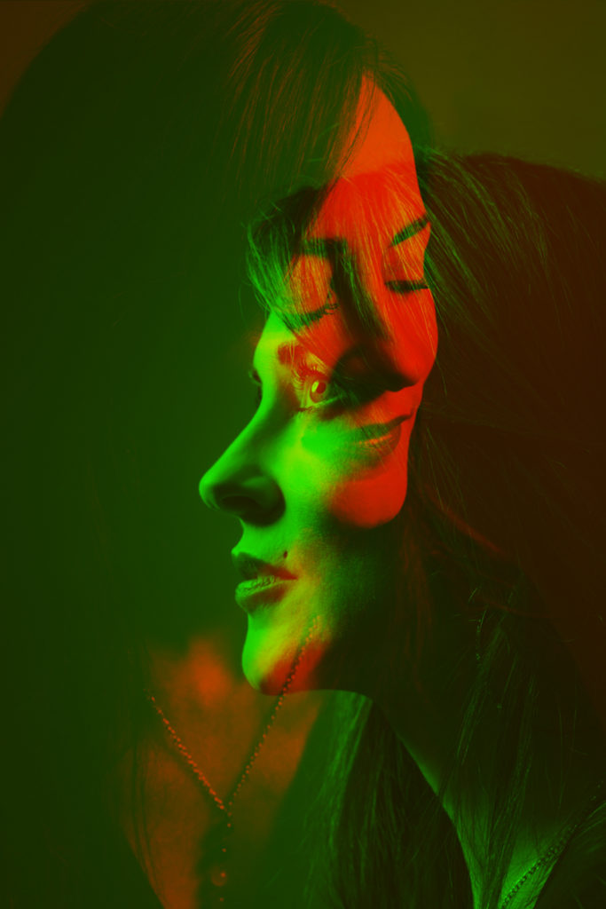 Retrato doble en rojo y verde